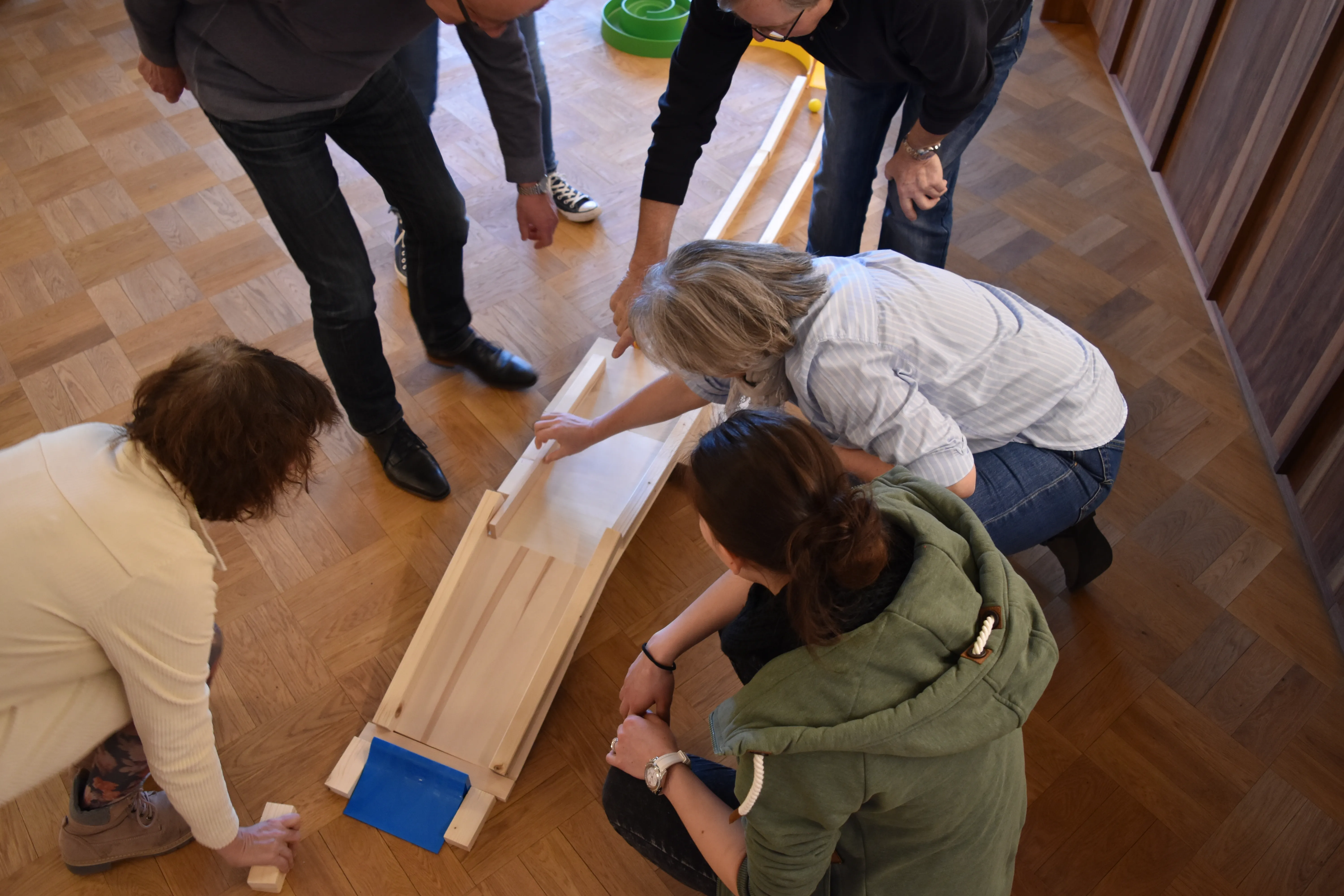 Minigolfbahnbauen und Spielen 